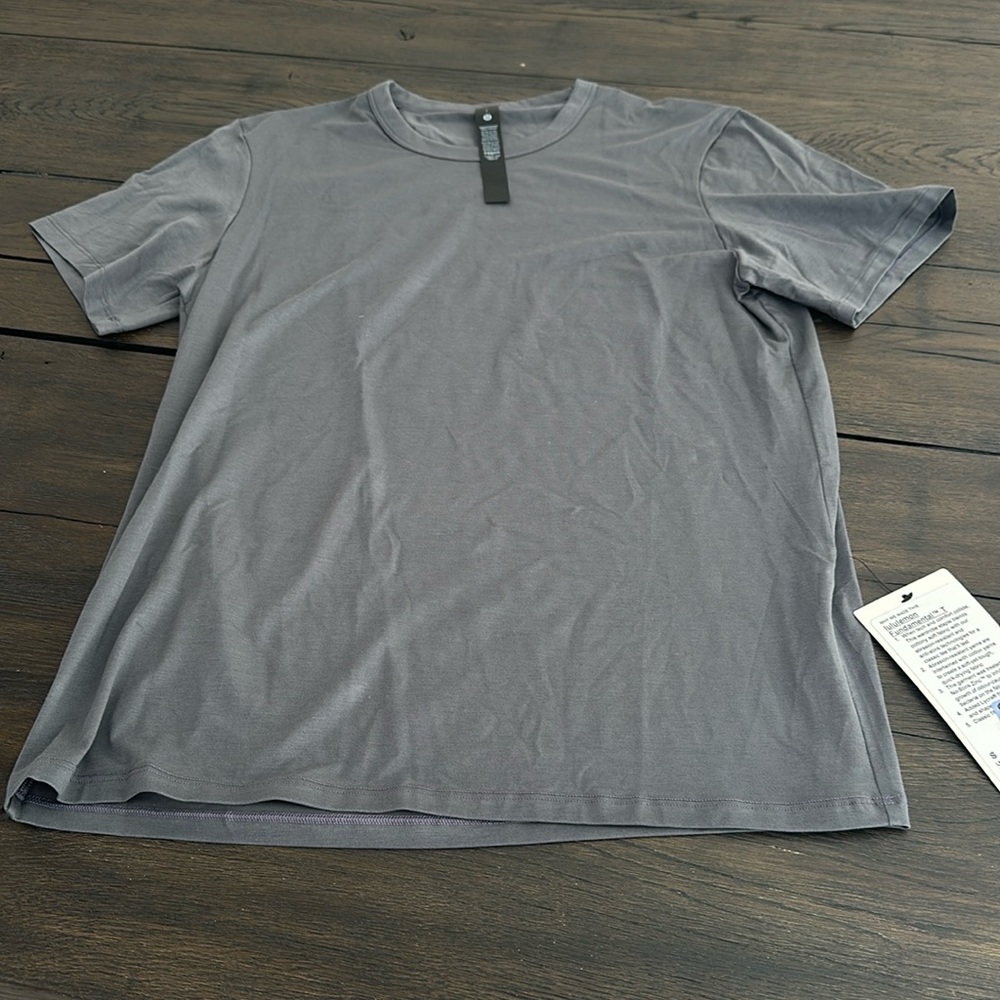 Lululemon, size S men’s tee